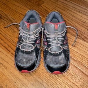 SOLD! New balance 410 women’s 9.5 WTE410B2 gray and pink